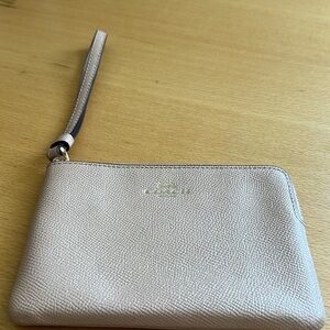 Coach wristlet beige